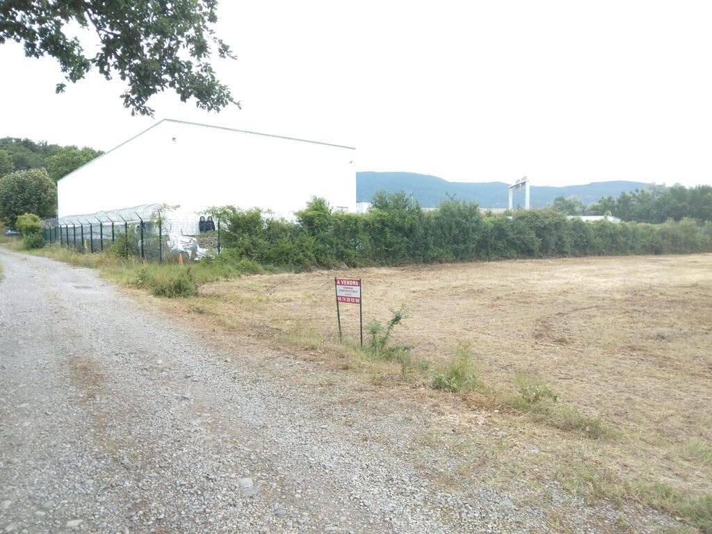 
                                                Vente
                                                 À vendre – Terrain industriel de 3 500 m² à Aubignosc – Alpes-de-Haute-Provence (04)
