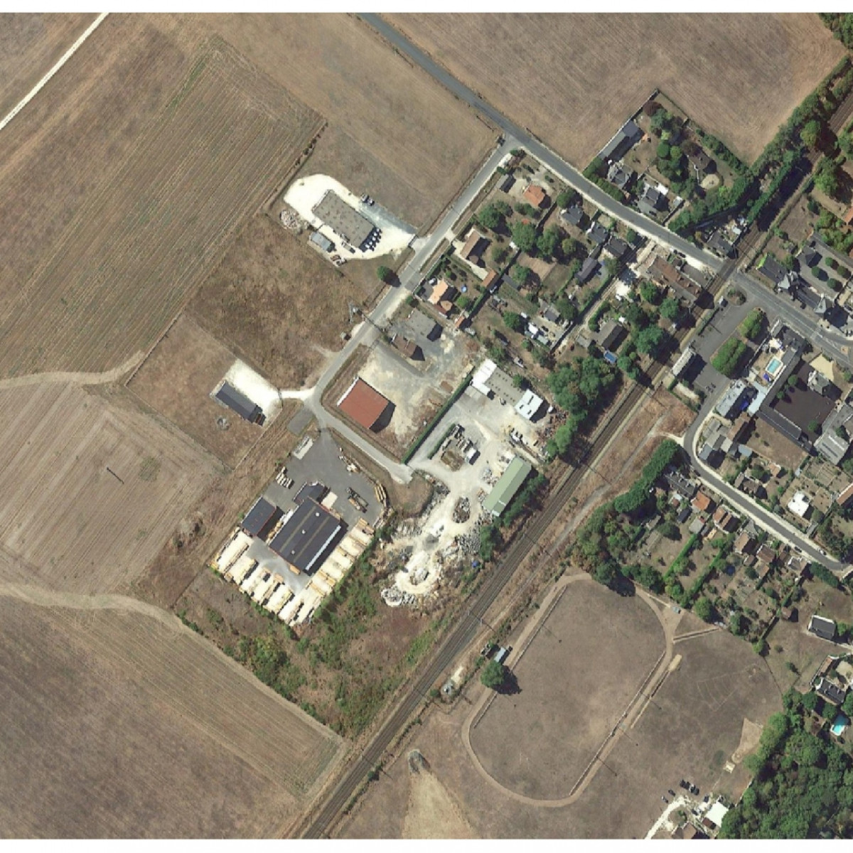 
                                                Vente
                                                 À vendre - Terrain industriel de 4ha à Vierzon-Sologne-Berry - Cher (18)