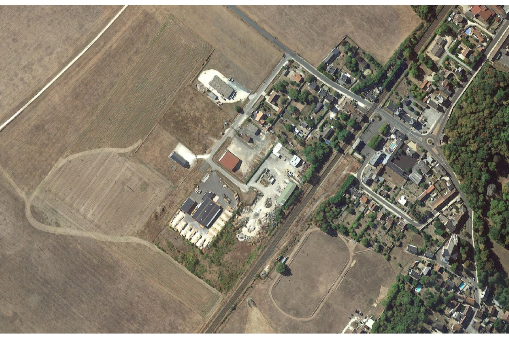 
                                                Vente
                                                 À vendre – Terrain industriel de 4ha à Vierzon-Sologne-Berry – Cher (18)