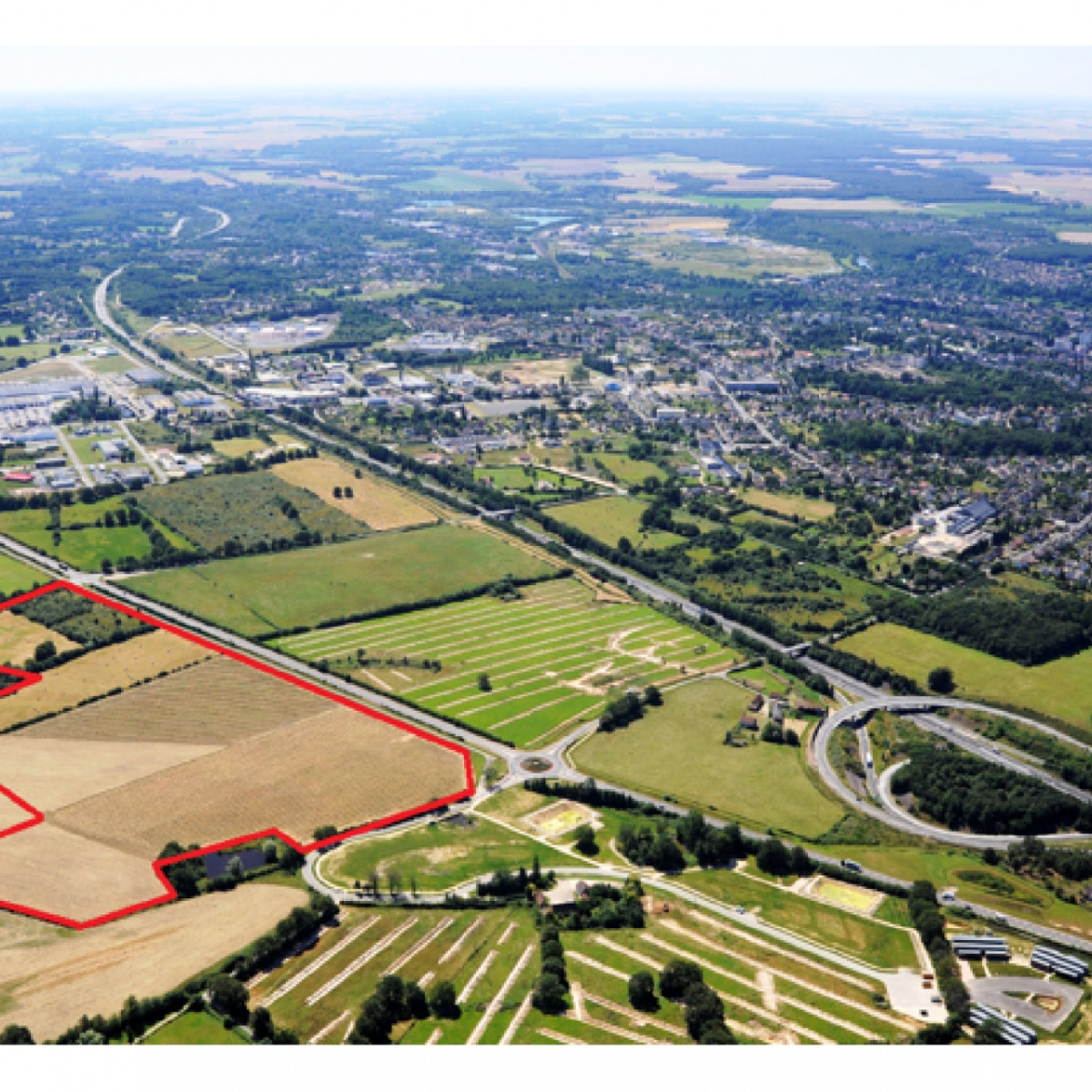 
                                                Vente
                                                 À vendre - terrain non divisible de 20 ha à Vierzon, proche de Bourges (18)