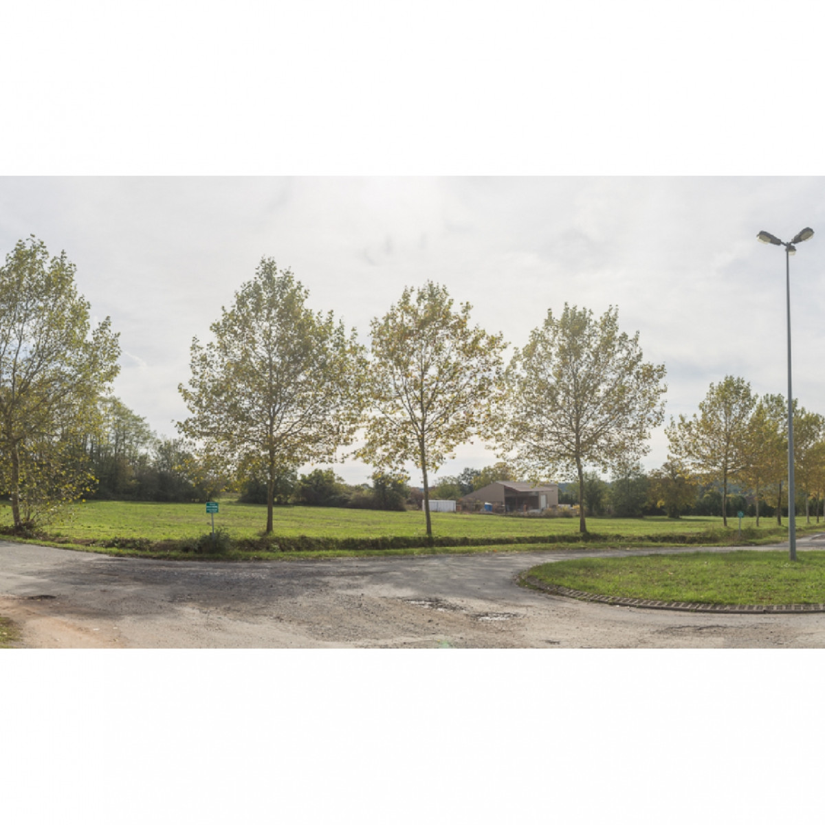 
                                                Vente
                                                 À vendre - terrains divisibles de 7 000 m² à Drevant, proche de Bourges (18)