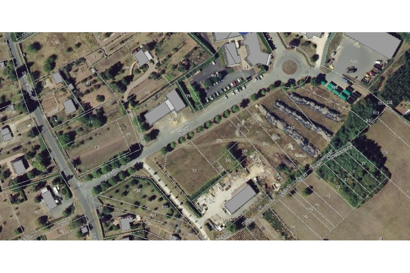 
                                                Vente
                                                 À vendre – terrains divisibles de 7 000 m² à Drevant, proche de Bourges (18)