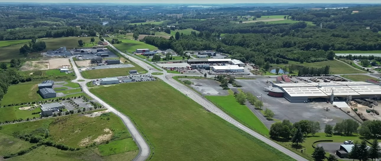 
                                                Vente
                                                 À vendre – Terrains Industriels à partir de 1 000 m² jusqu'à 36820 m² à Saint-Yrieix-la-Perche – Haute-Vienne (87)