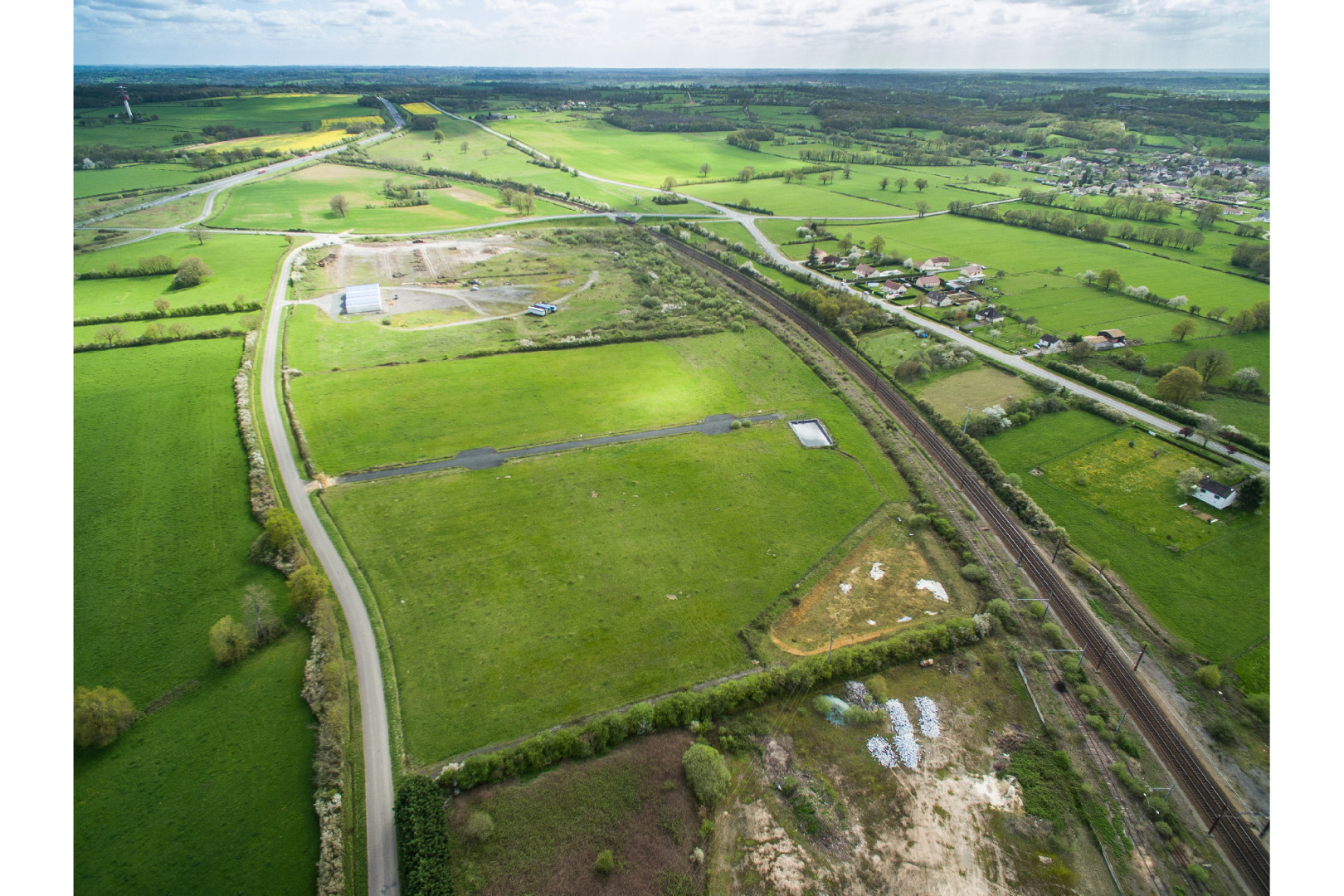 
                                                Vente
                                                 À vendre – Terrains Industriels à partir de 2 500 m² à proximité de Châteauroux – Indre (36)