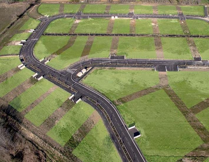 
                                                Vente
                                                 À vendre – Terrains industriels de 1 455 et 1 921 m² au sein du Parc d'Activités Economique de Perré