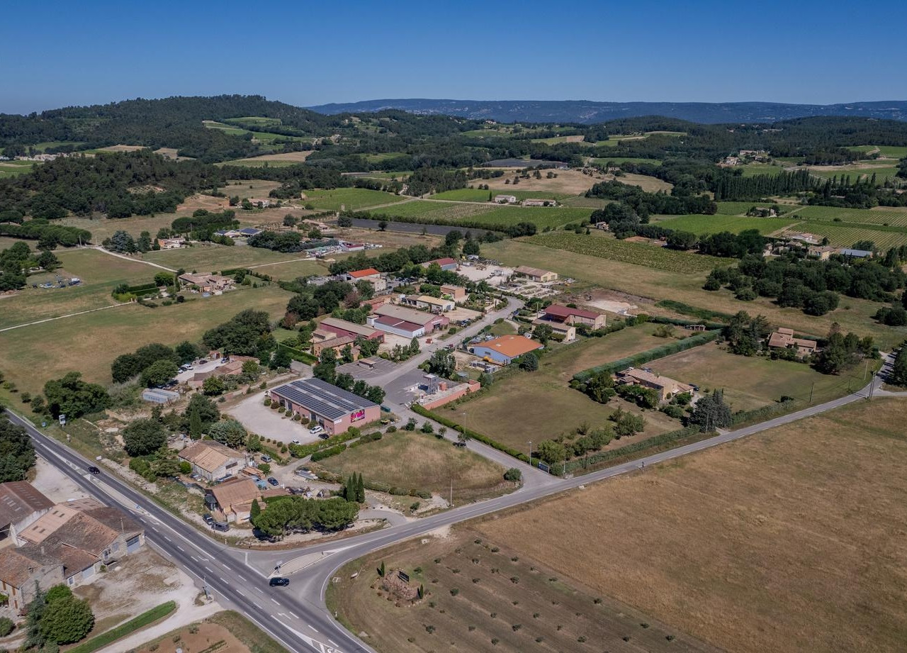 
                                                Vente
                                                 À vendre – Terrains industriels de 1 605 à 4 680 m² à Goult – Vaucluse (84)