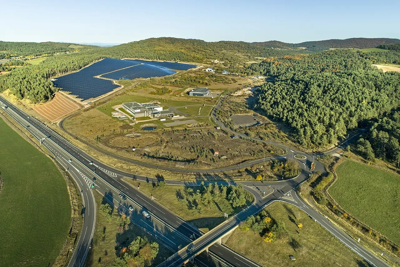 
                                                Vente
                                                 À vendre – Terrains industriels de 4 000 à 30 000 m² dans la zone d'activités La Tieule – Lozère (48
