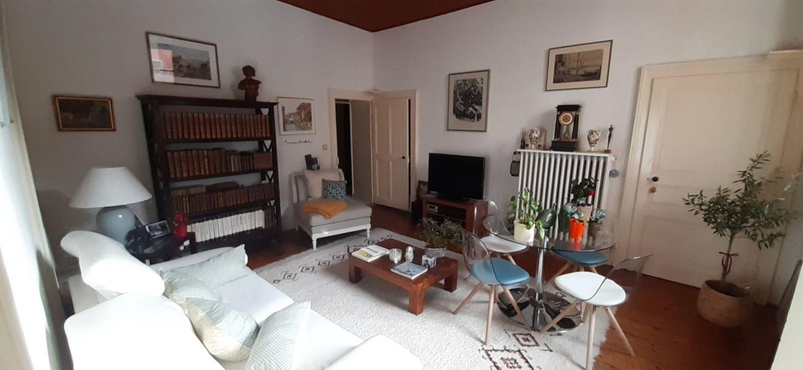 
                                                Location
                                                 A visiter
