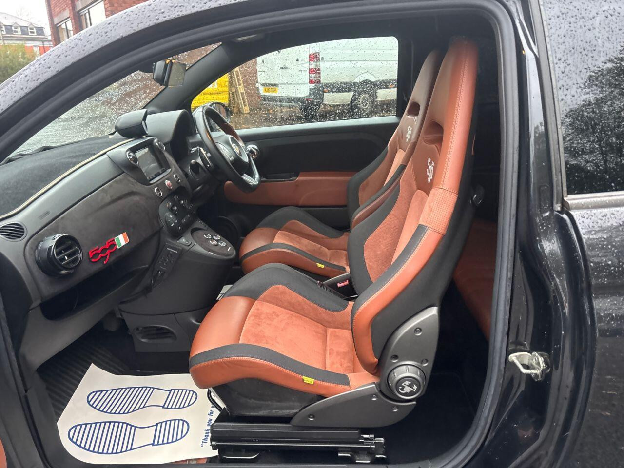 
                                                Voiture
                                                 Abarth 595 HATCHBACK AUTO MOT 11/26 58K ULEZ 1.4 3dr