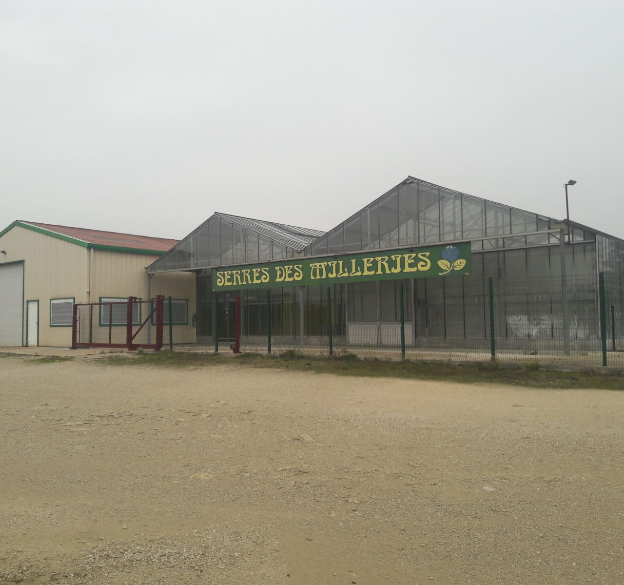 
                                                Vente
                                                 Achat de local d'activités de 246 m² proche d'Auxerre