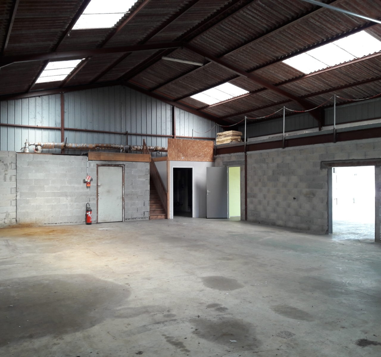 
                                                Vente
                                                 Achat de local d'activités de 246 m² proche d'Auxerre