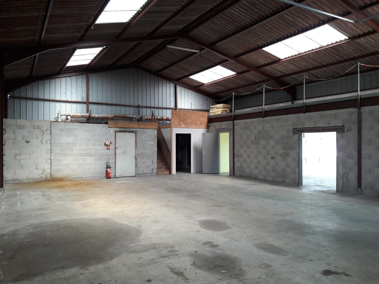 
                                                Vente
                                                 Achat de local d'activités de 246 m² proche d'Auxerre