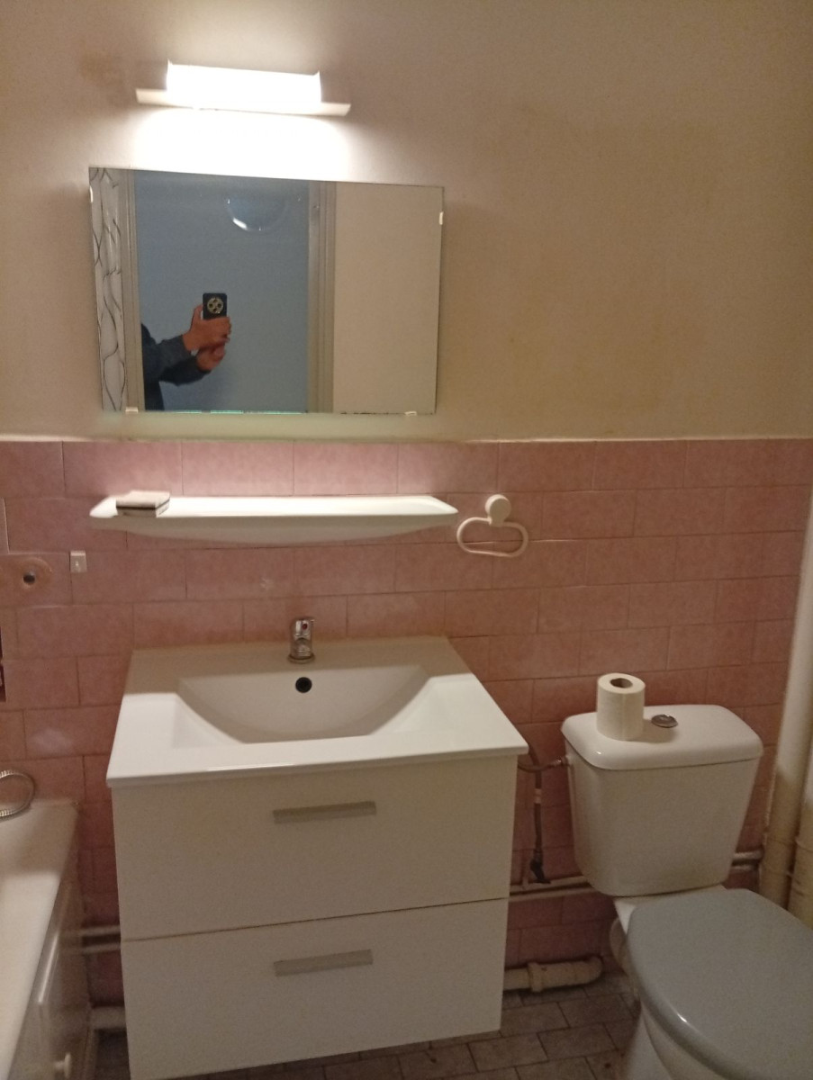 
                                                Location
                                                 AFFAIRE : Location studio meublé tout confort