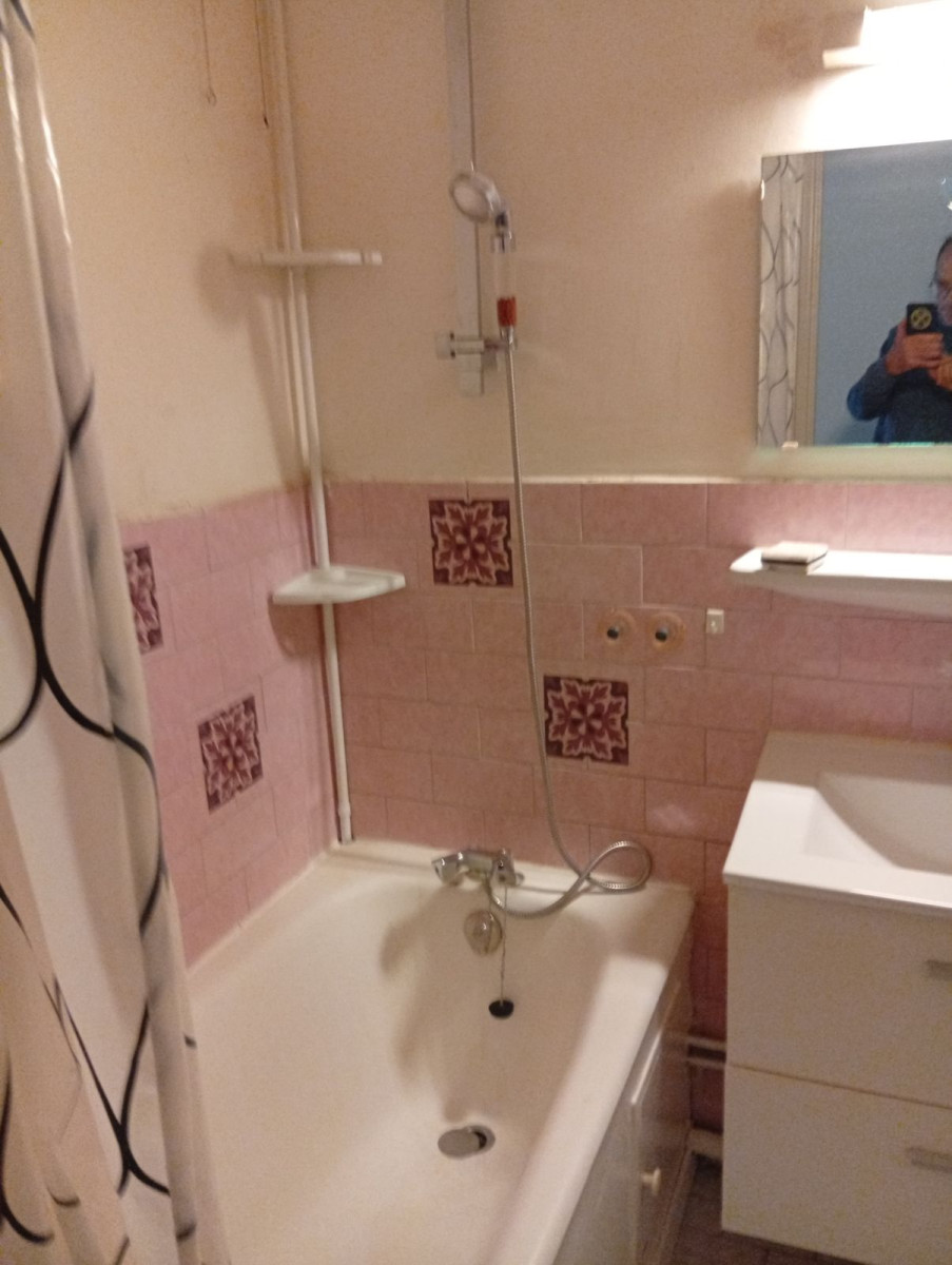 
                                                Location
                                                 AFFAIRE : Location studio meublé tout confort