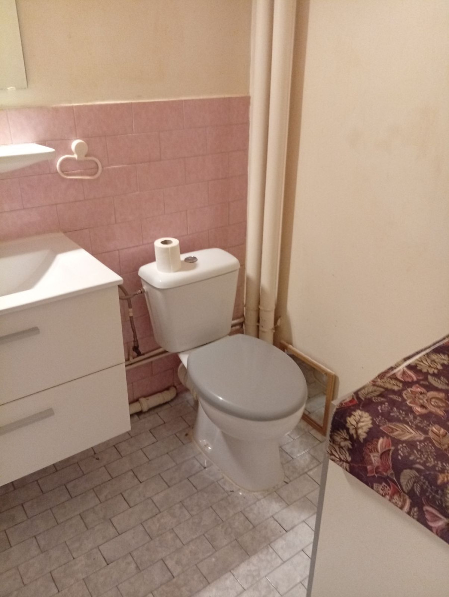 
                                                Location
                                                 AFFAIRE : Location studio meublé tout confort