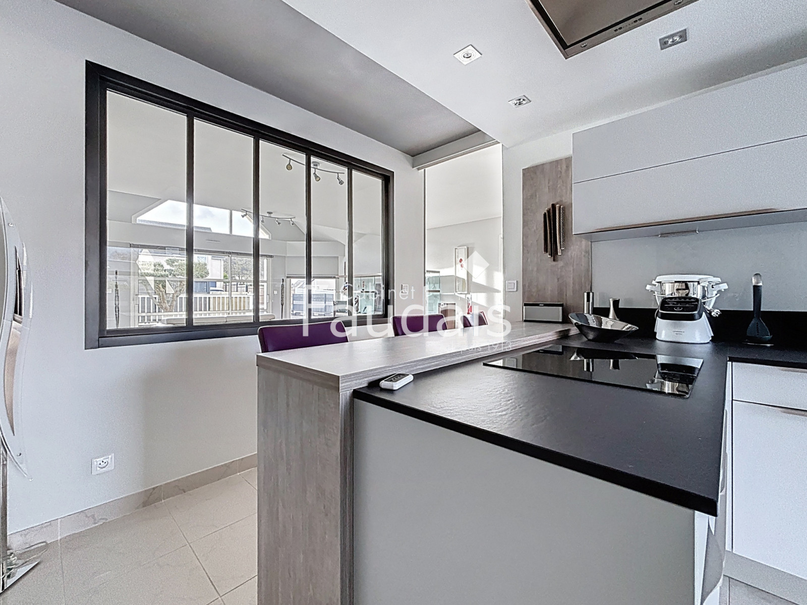 
                                                Vente
                                                 AGNEAUX- LA PALIERE - Maison d'architecte avec autonomie de 