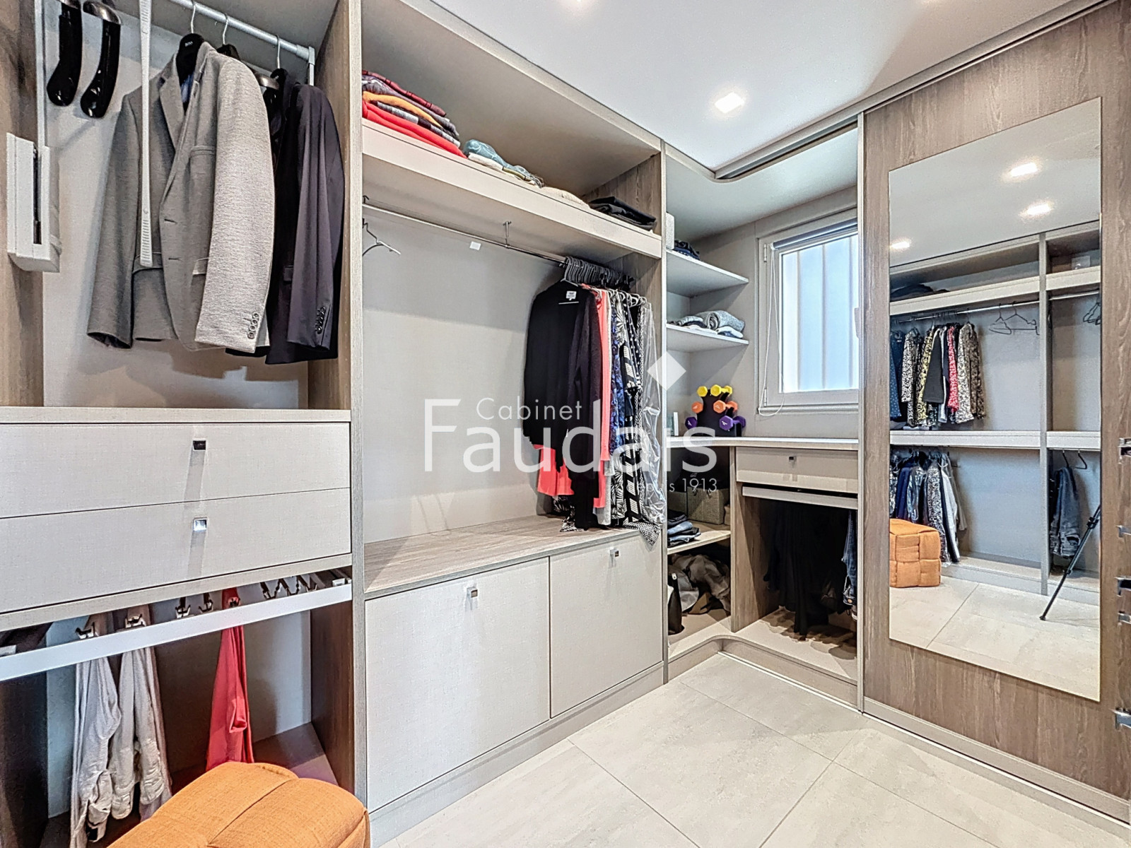 
                                                Vente
                                                 AGNEAUX- LA PALIERE - Maison d'architecte avec autonomie de 