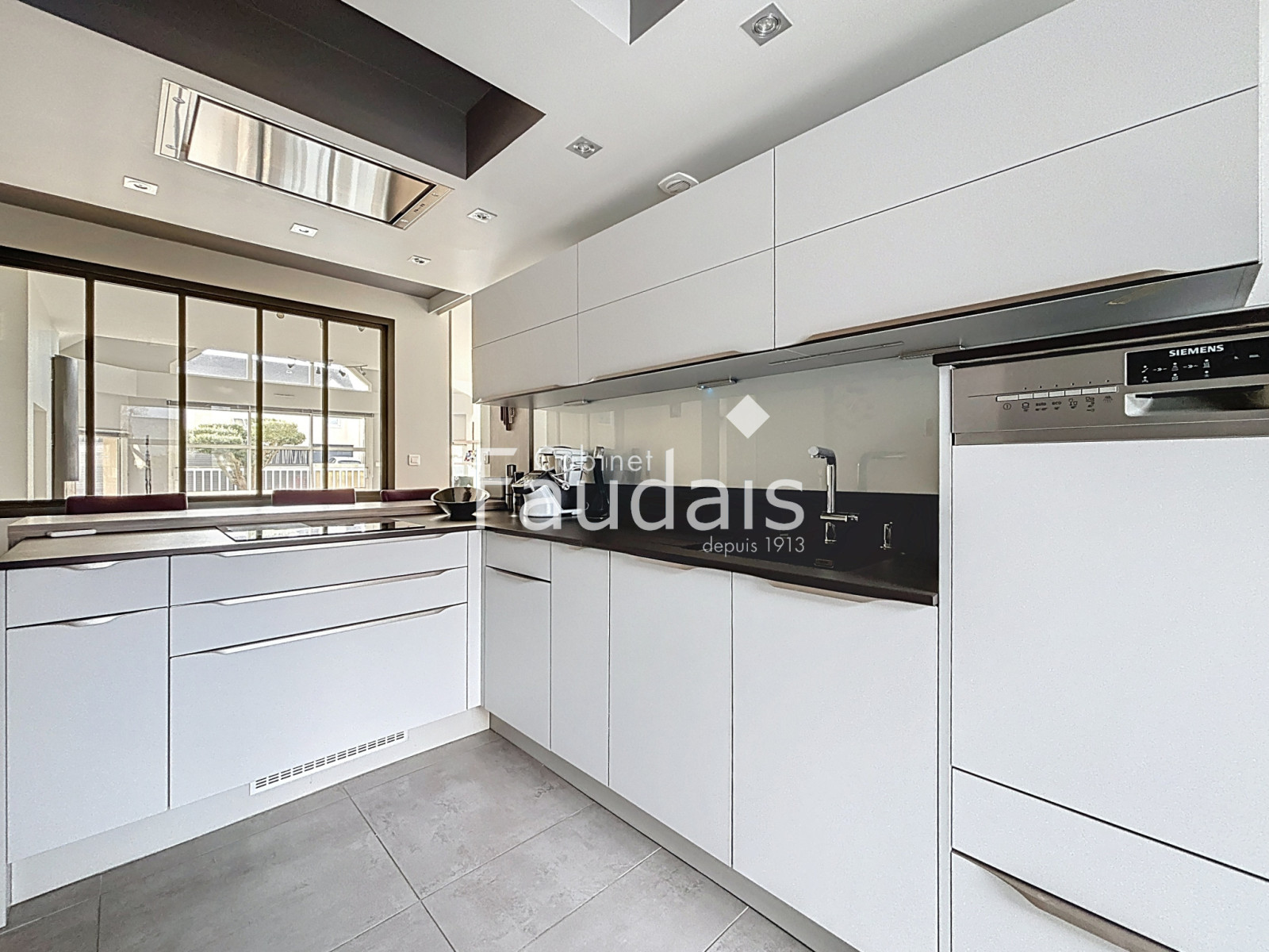 
                                                Vente
                                                 AGNEAUX- LA PALIERE - Maison d'architecte avec autonomie de 