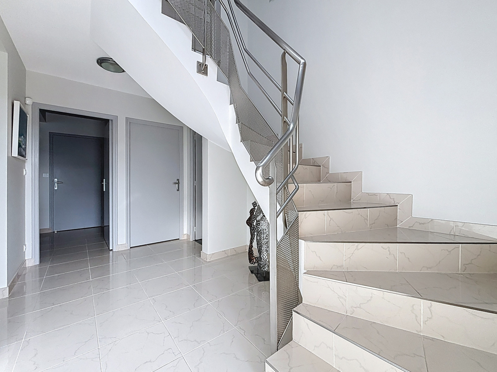 
                                                Vente
                                                 AGNEAUX- LA PALIERE - Maison d'architecte avec autonomie de 