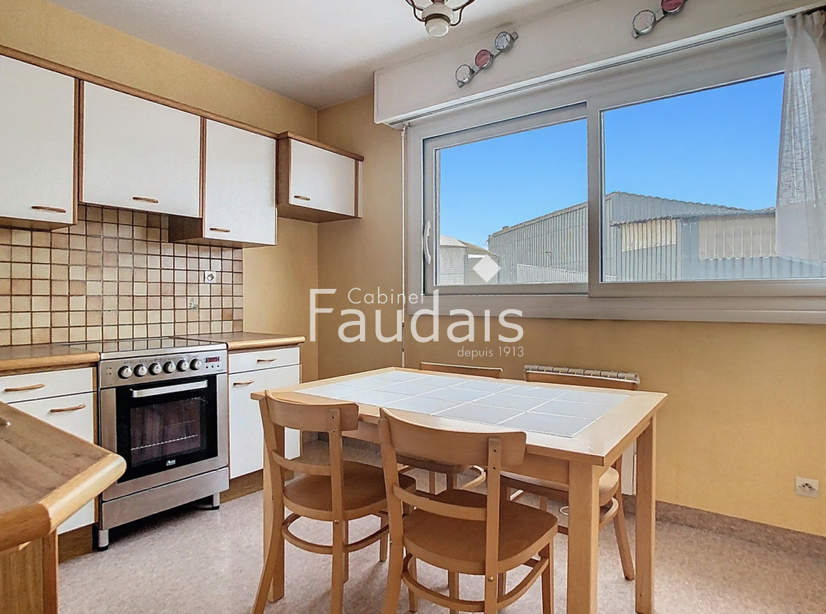 
                                                Vente
                                                 AGNEAUX limite ST LO