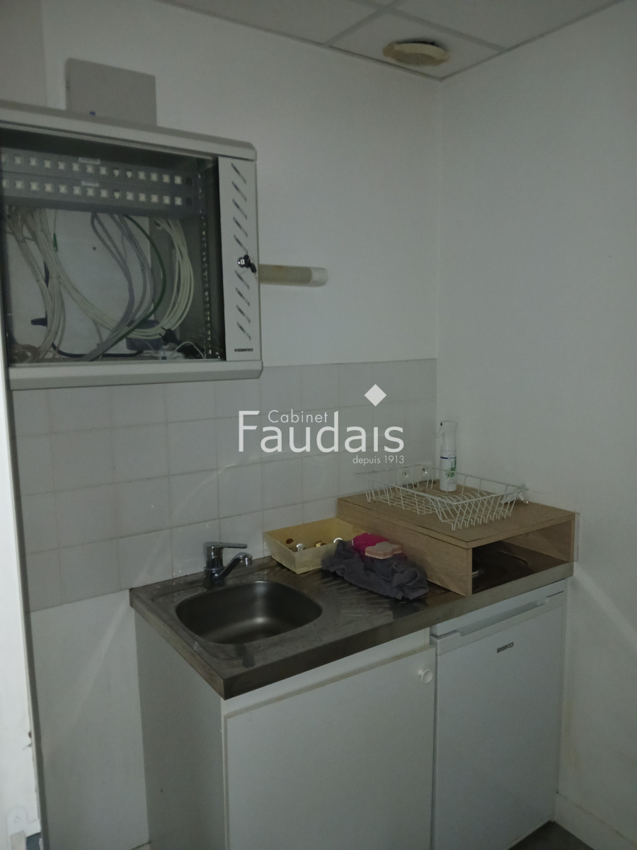 
                                                Location
                                                 AGNEAUX : Local professionnel