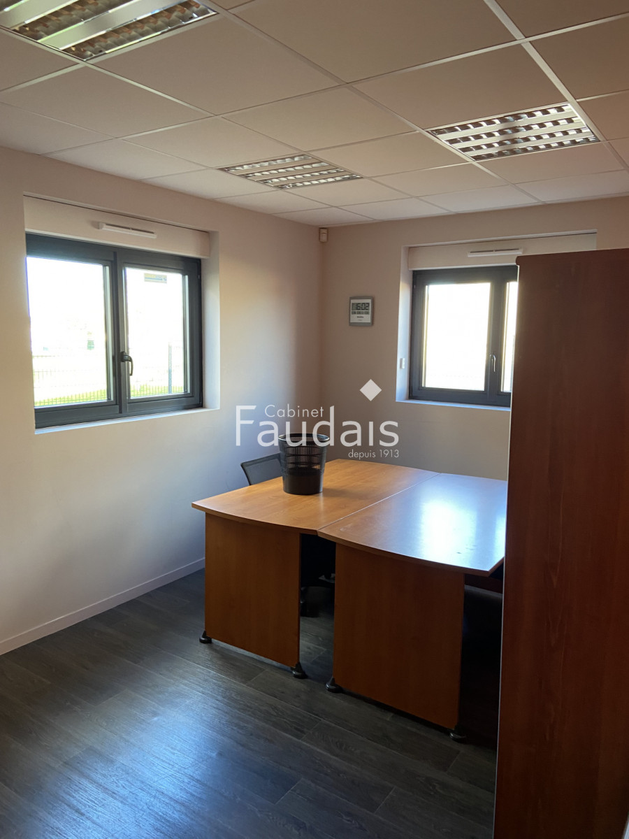 
                                                Location
                                                 AGNEAUX : Local professionnel 