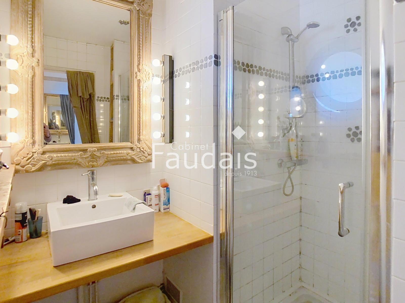 
                                                Vente
                                                 AGNEAUX - STUDIO LOUE DANS RESIDENCE AVEC ASCENSEUR