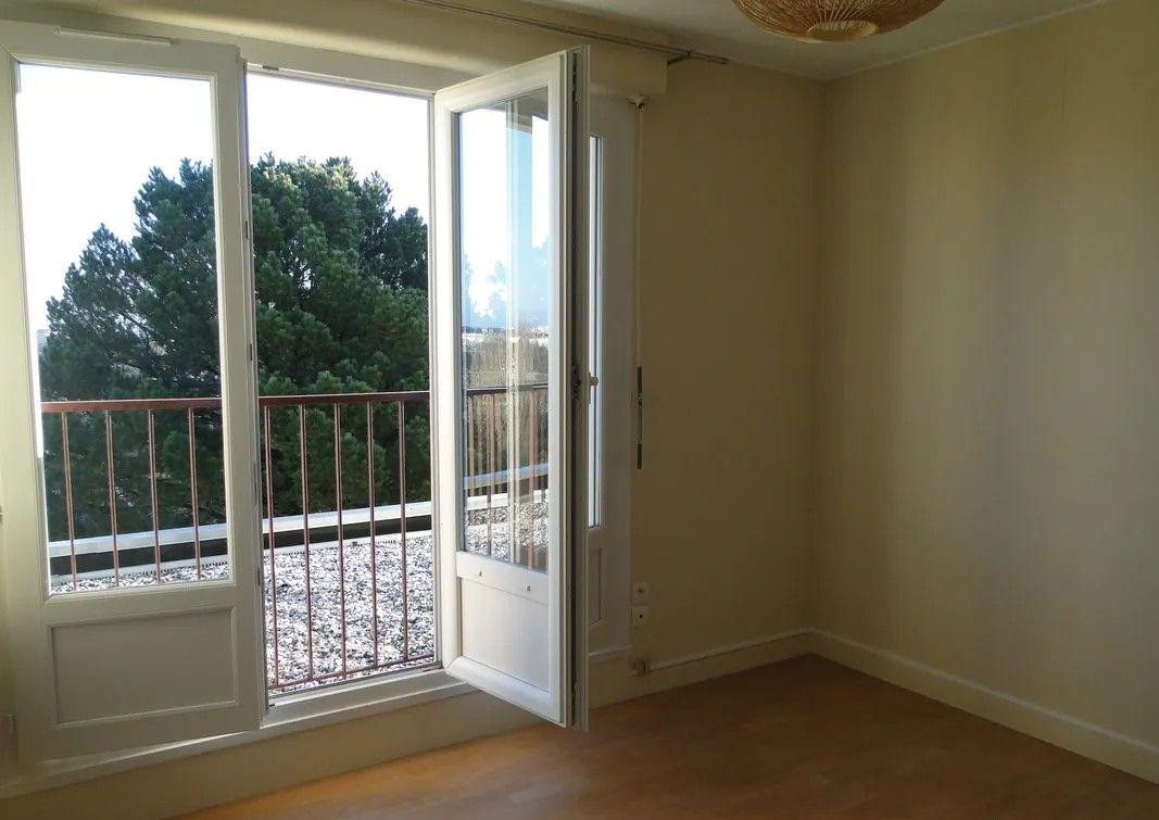 
                                                Location
                                                 Agréable 2 pièces 33m² lumineux avec parking