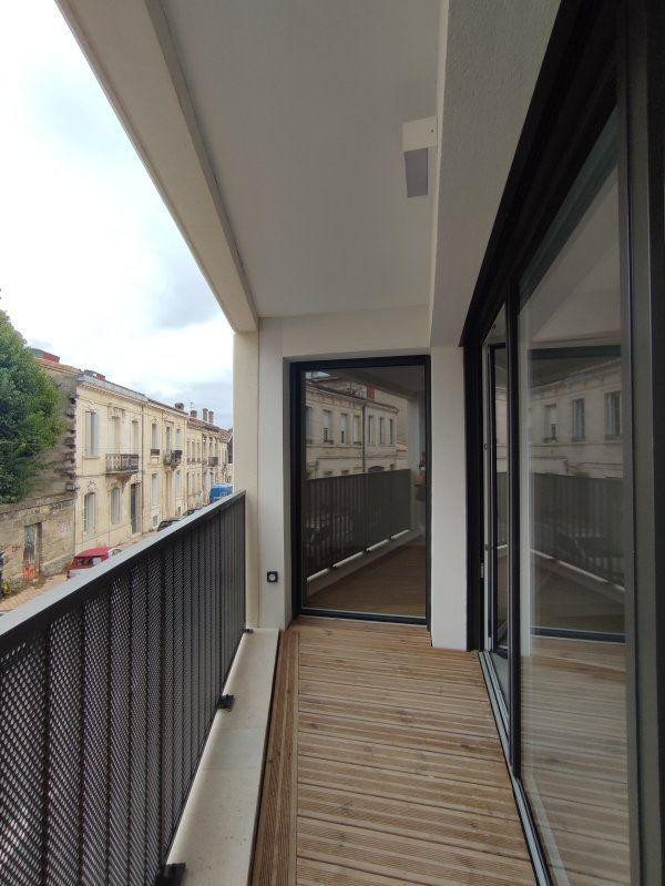 
                                                Location
                                                 Agréable 2 pièces loggia quartier des Capucins