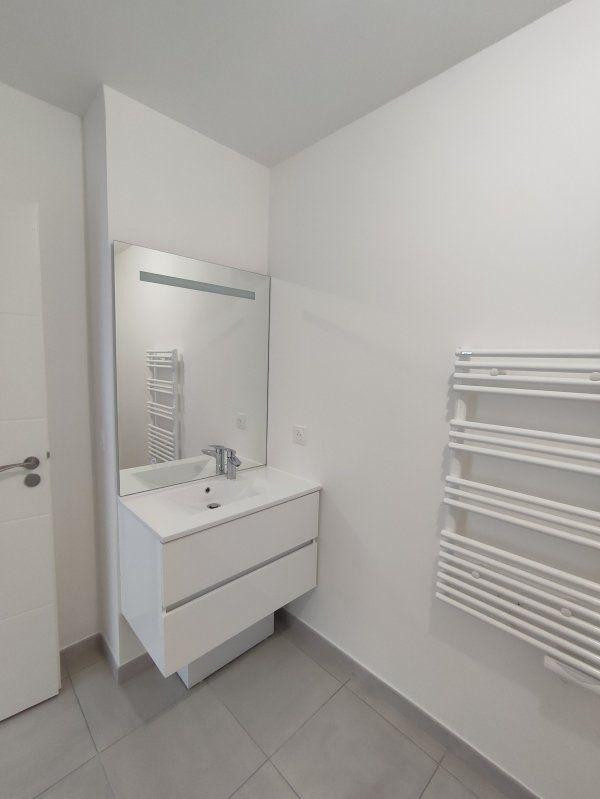 
                                                Location
                                                 Agréable 2 pièces loggia quartier des Capucins