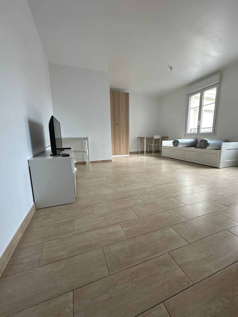 
                                                Location
                                                 Agréable appartement 1 pièce 31m²