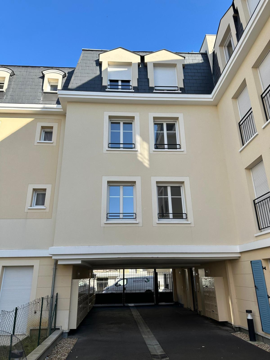 
                                                Location
                                                 Agréable appartement 1 pièce 31m²