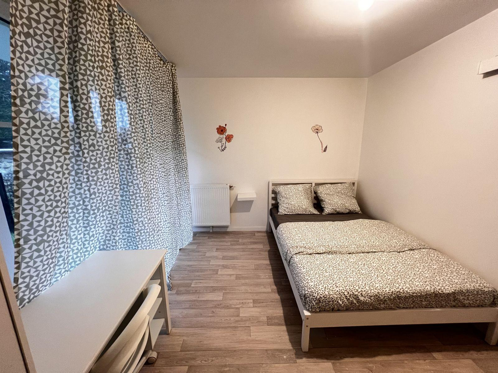 
                                                Colocation
                                                 Agréable appartement en collocation avec jardin.