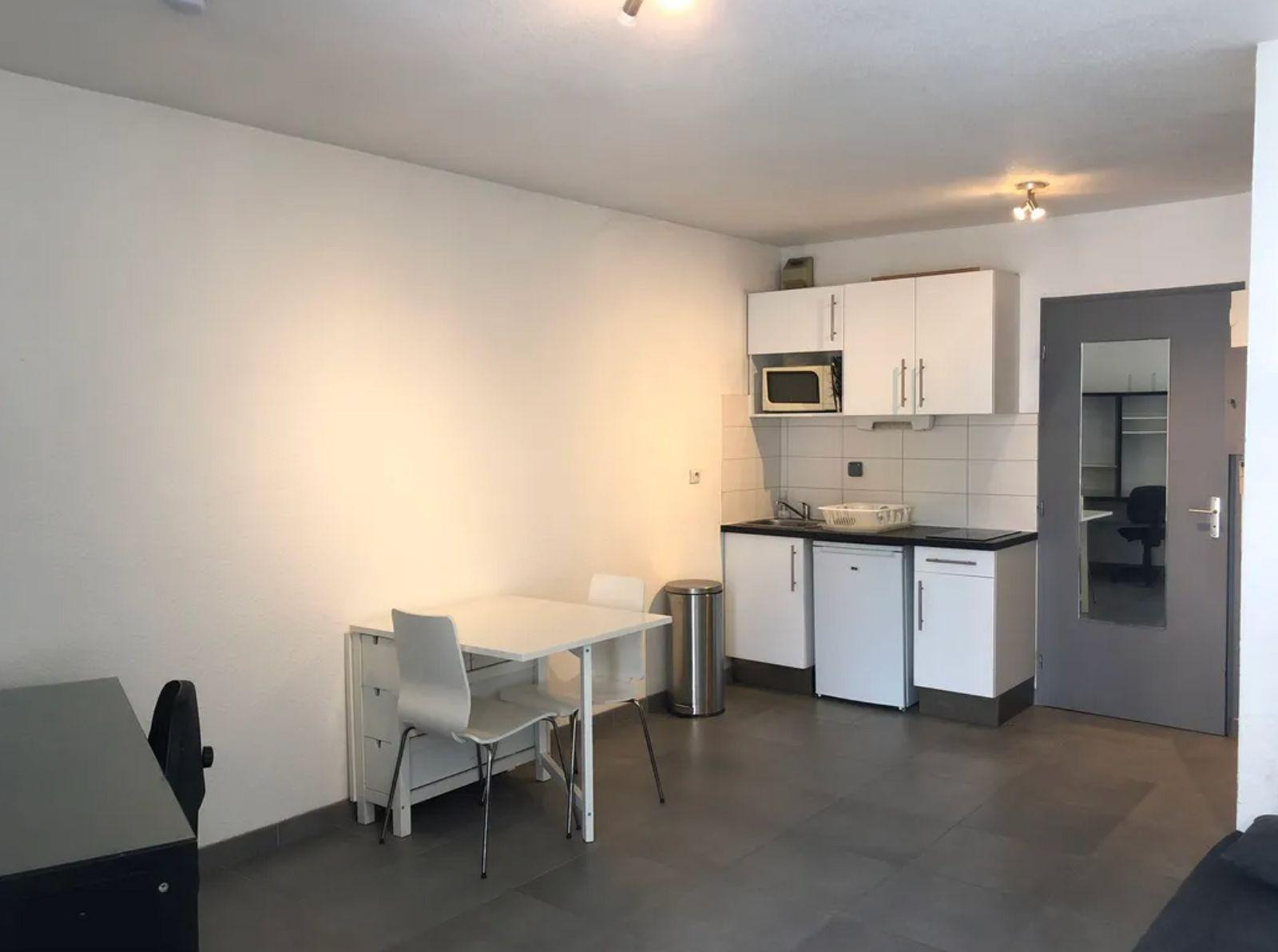 
                                                Location
                                                 Agréable studio meublé 24m2