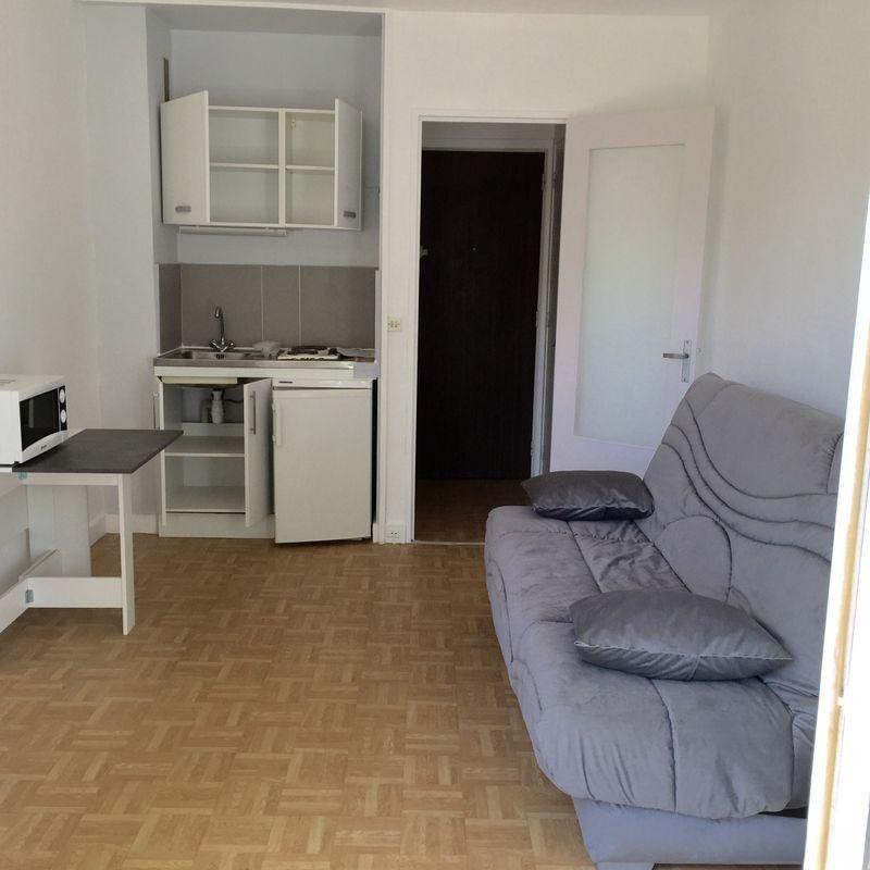 
                                                Location
                                                 Agréable studio meublé de 17m2 + balcon