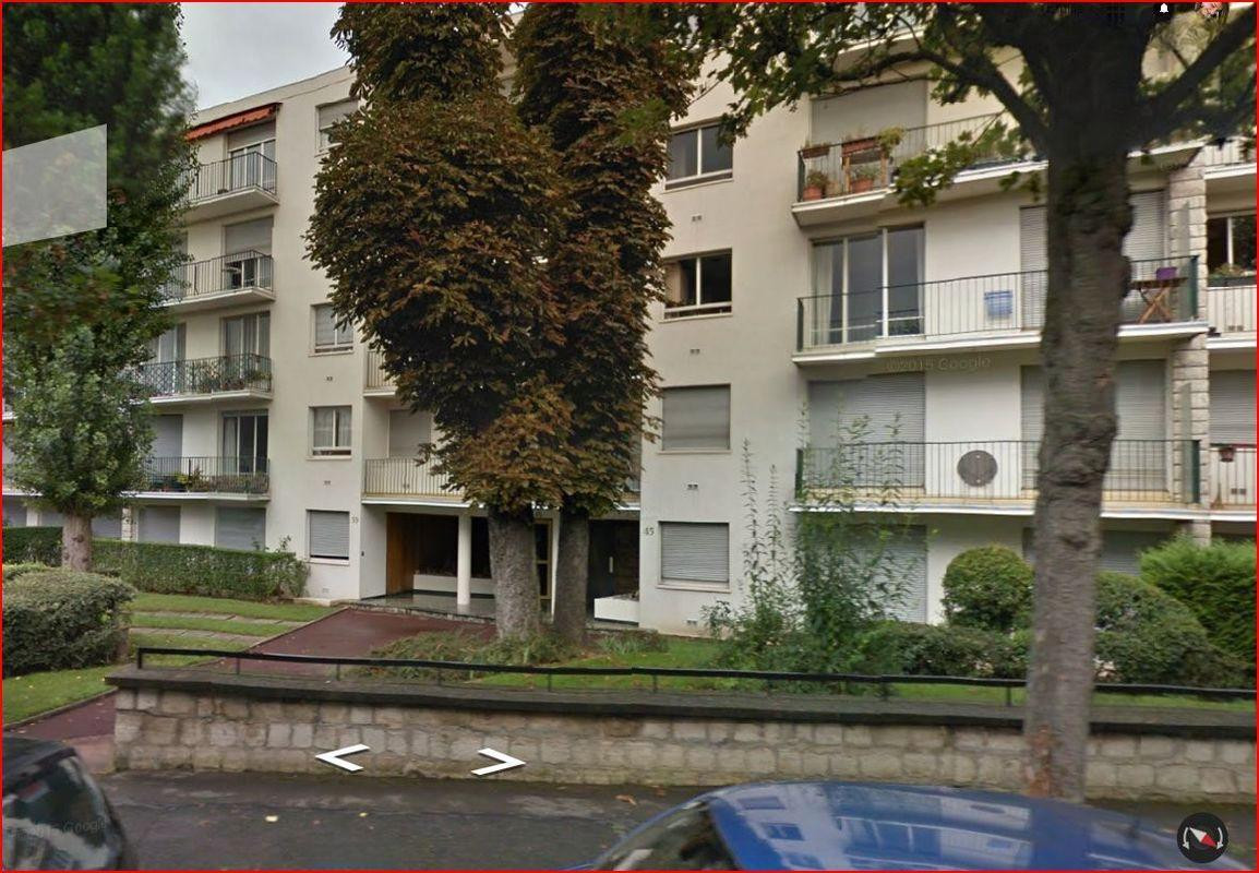 
                                                Location
                                                 Agréable studio meublé de 17m2 + balcon