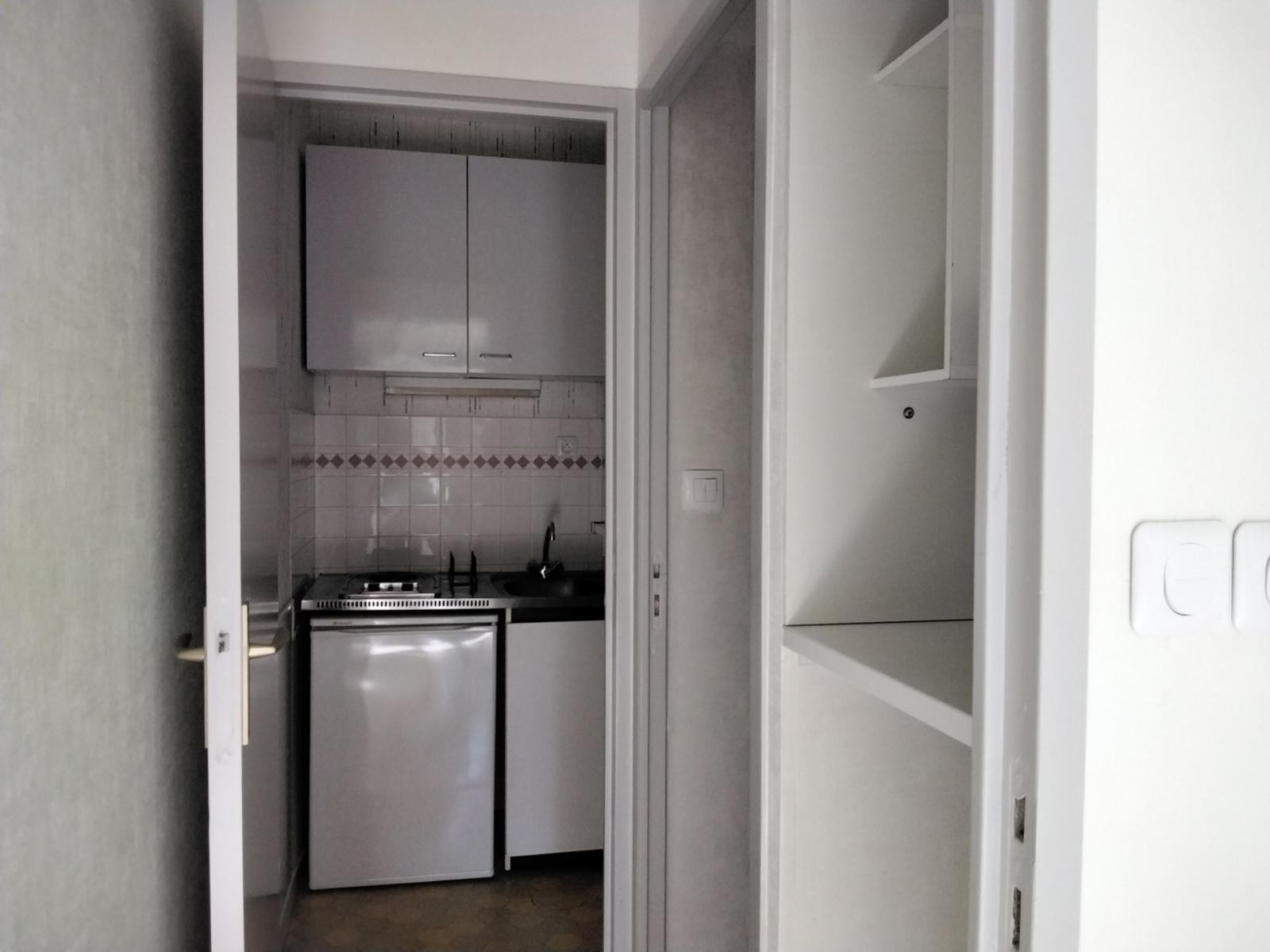 
                                                Location
                                                 Agréable studio pour étudiant (parc, piscine...)