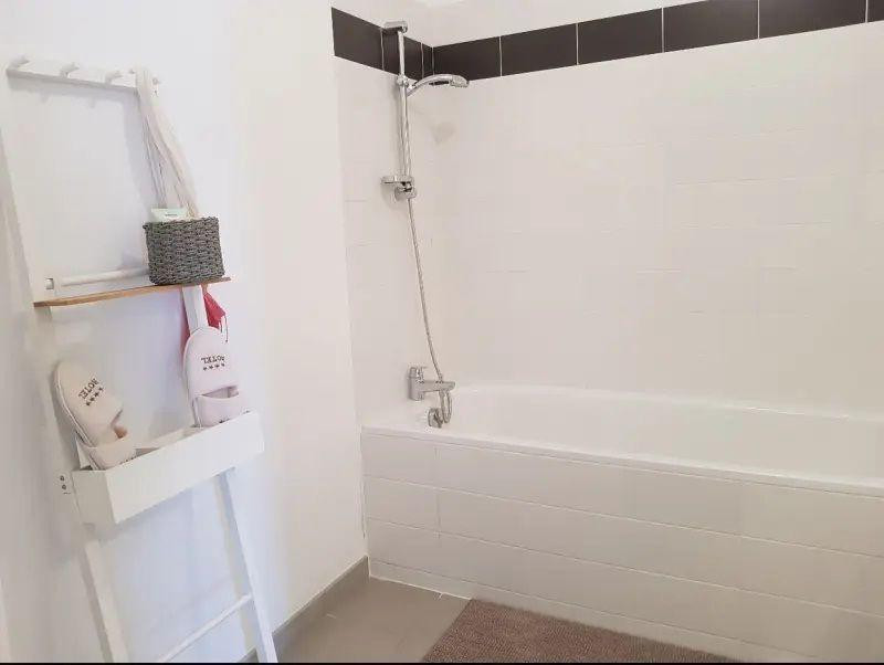 
                                                Location
                                                 Agréable T3 neuf dans résidence sécurisée