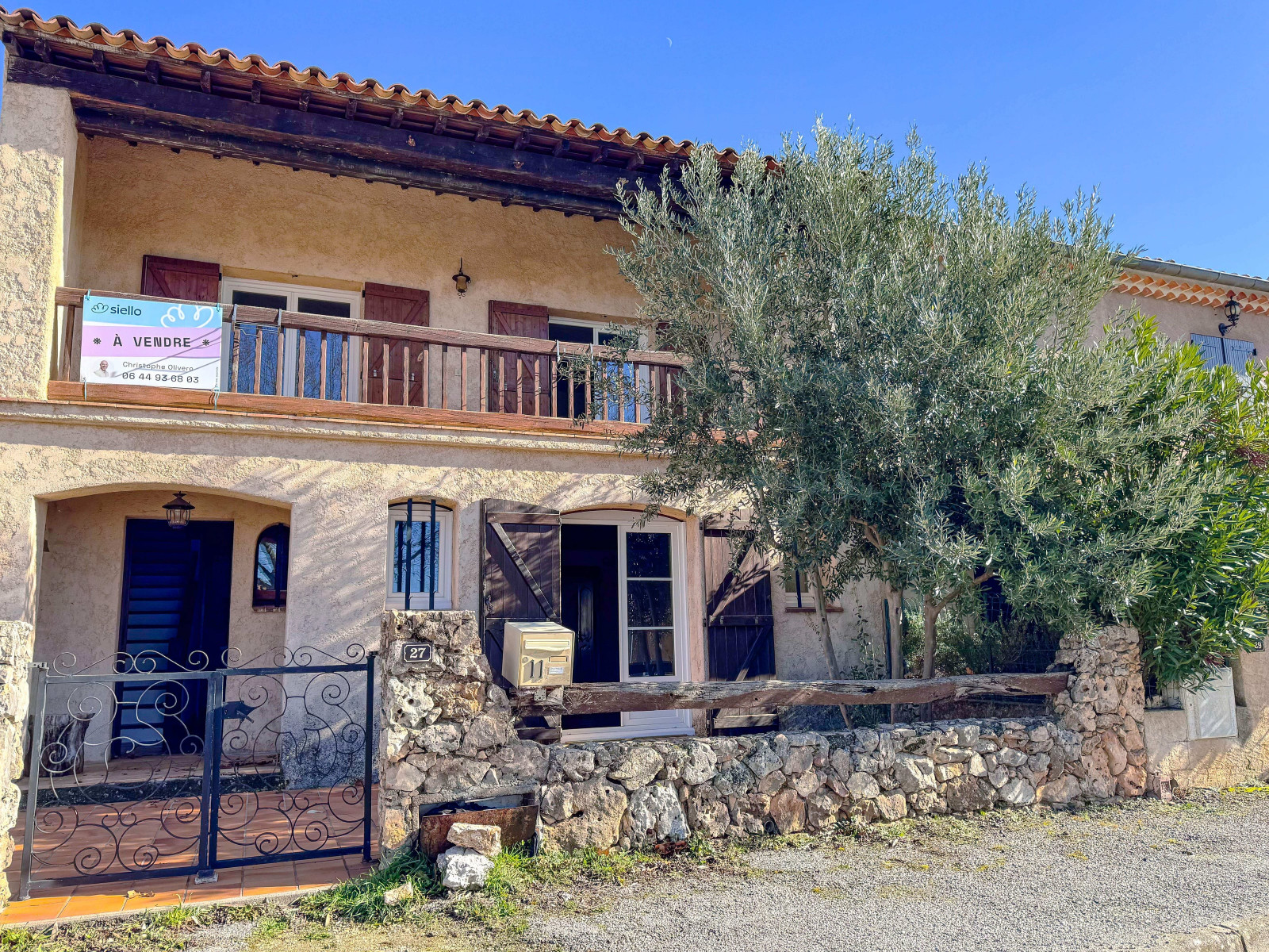 
                                                Vente
                                                 Aiguines, maison mitoyenne avec jardin