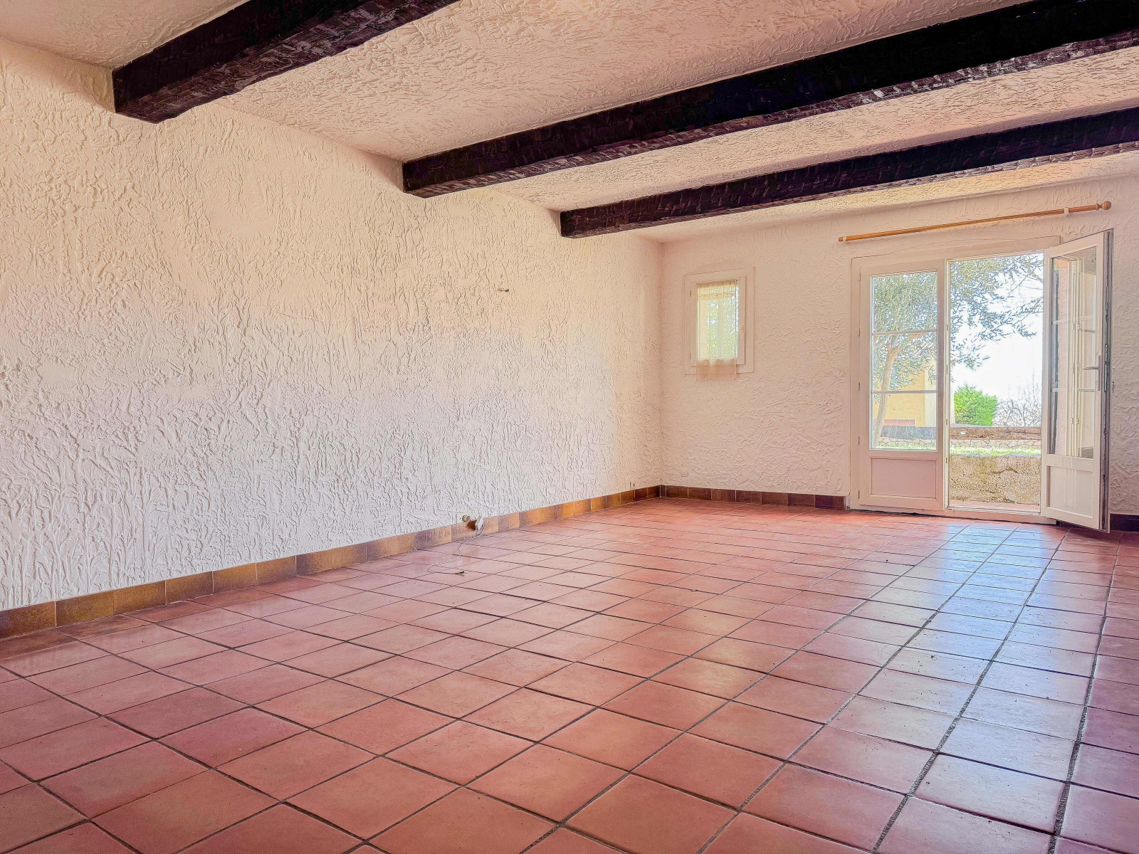 
                                                Vente
                                                 Aiguines, maison mitoyenne avec jardin