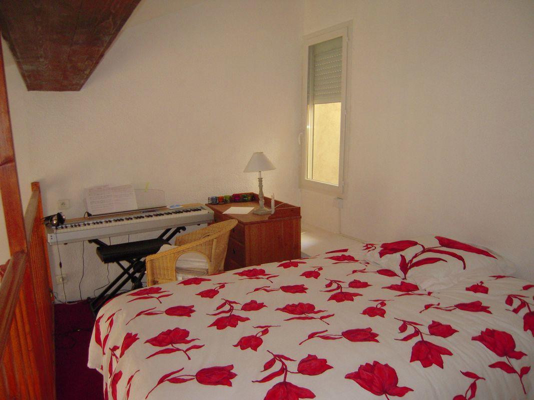 
                                                Location
                                                 Aix IM, proche IEP, T1 bis meublé