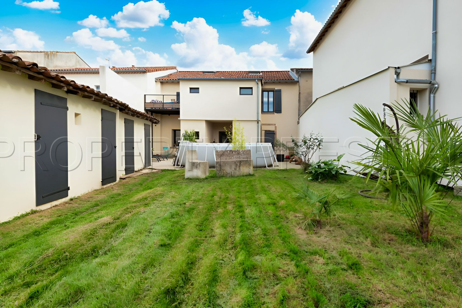 
                                                Vente
                                                 ALBI CENTRE MAISON DE VILLE 230 M² JARDIN 1000 M²