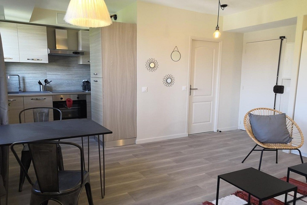 
                                                Location
                                                 Aldebert405