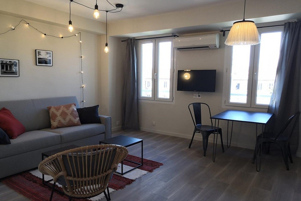 
                                                Location
                                                 Aldebert405