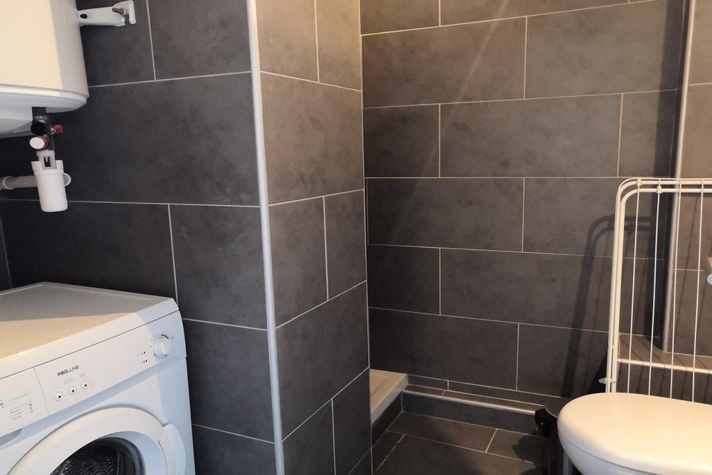 
                                                Location
                                                 Aldebert405