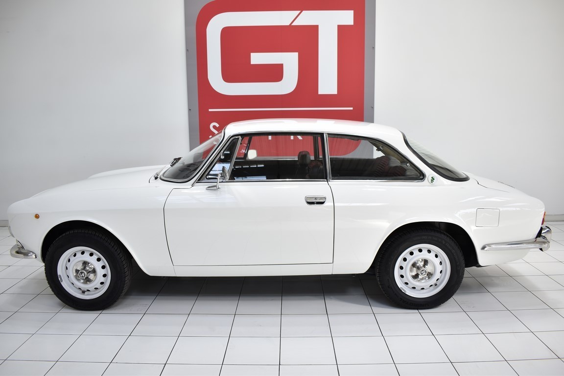 
                                                Voiture
                                                 ALFA ROMEO 2000 Coupé GT Veloce