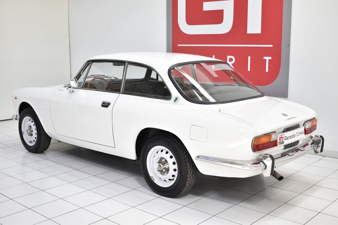 
                                                Voiture
                                                 ALFA ROMEO 2000 Coupé GT Veloce