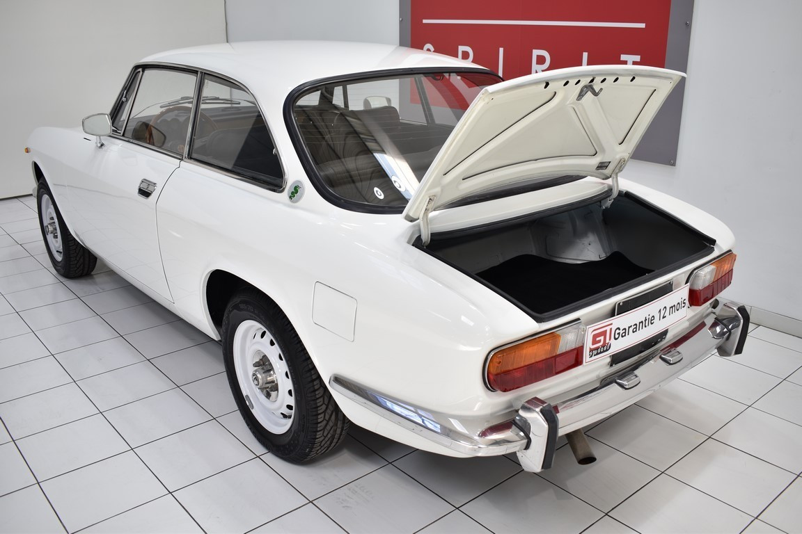 
                                                Voiture
                                                 ALFA ROMEO 2000 Coupé GT Veloce