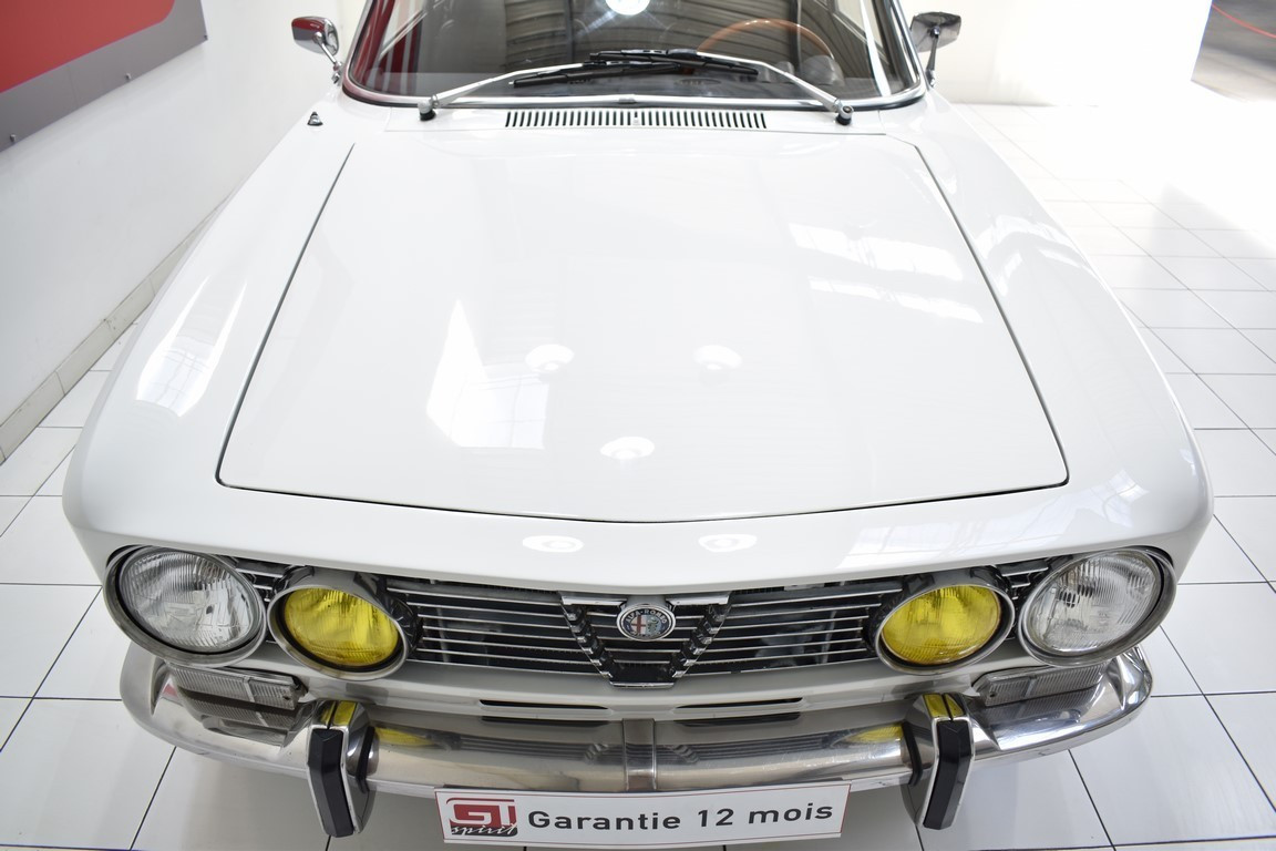 
                                                Voiture
                                                 ALFA ROMEO 2000 Coupé GT Veloce