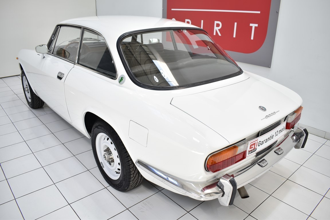 
                                                Voiture
                                                 ALFA ROMEO 2000 Coupé GT Veloce
